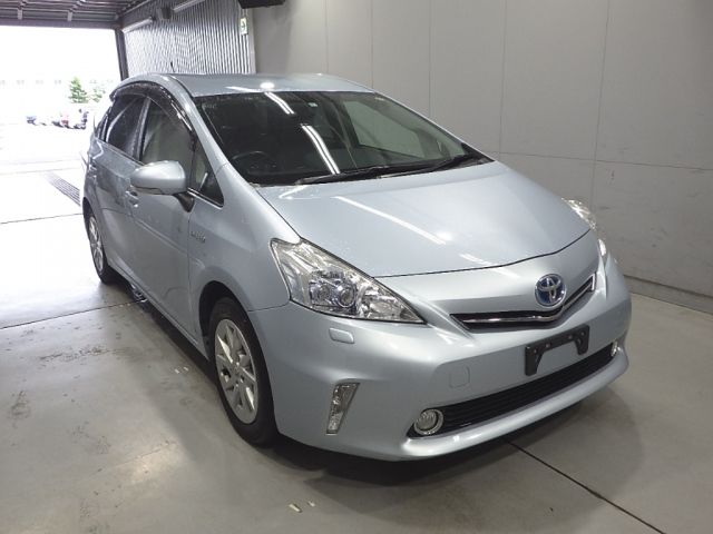 30040 Toyota Prius alpha ZVW40W 2012 г. (Honda Hokkaido)